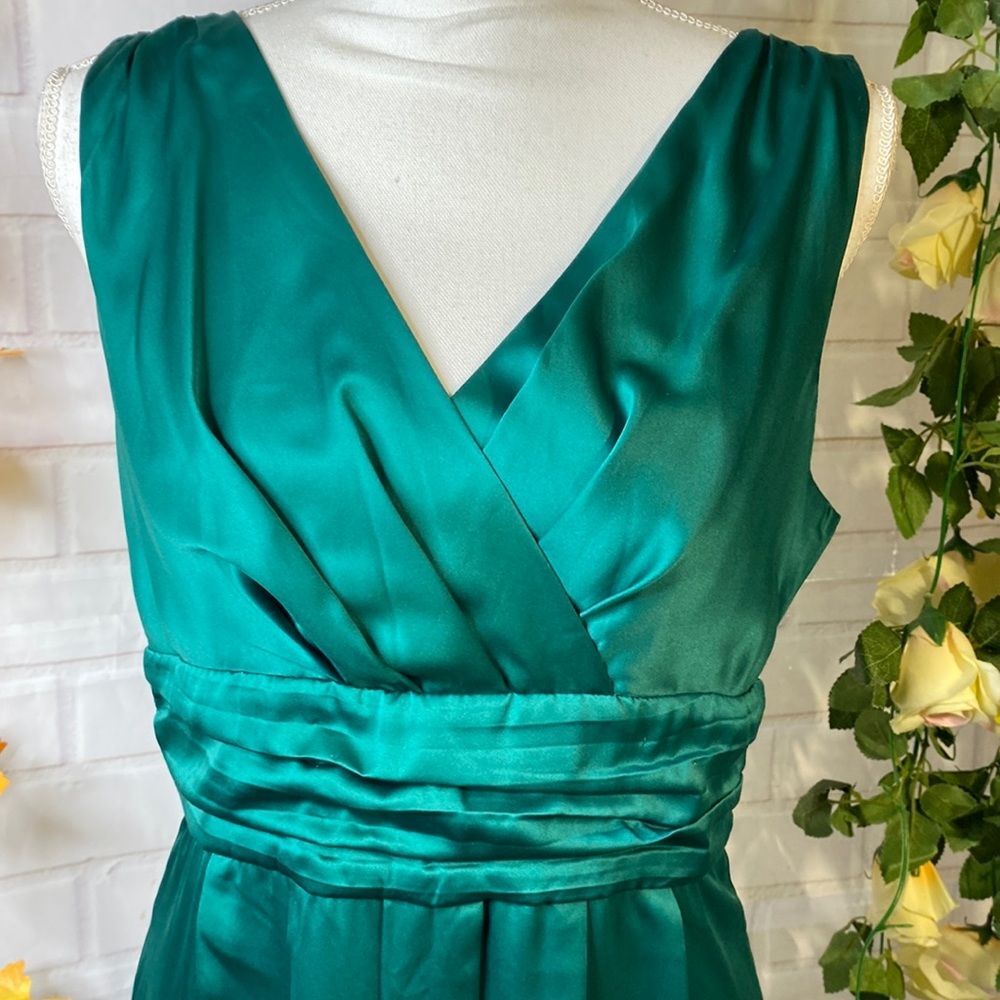 The Limited Emerald Green Satin Sleeveless V-Neck Pleated Dress Size M medium